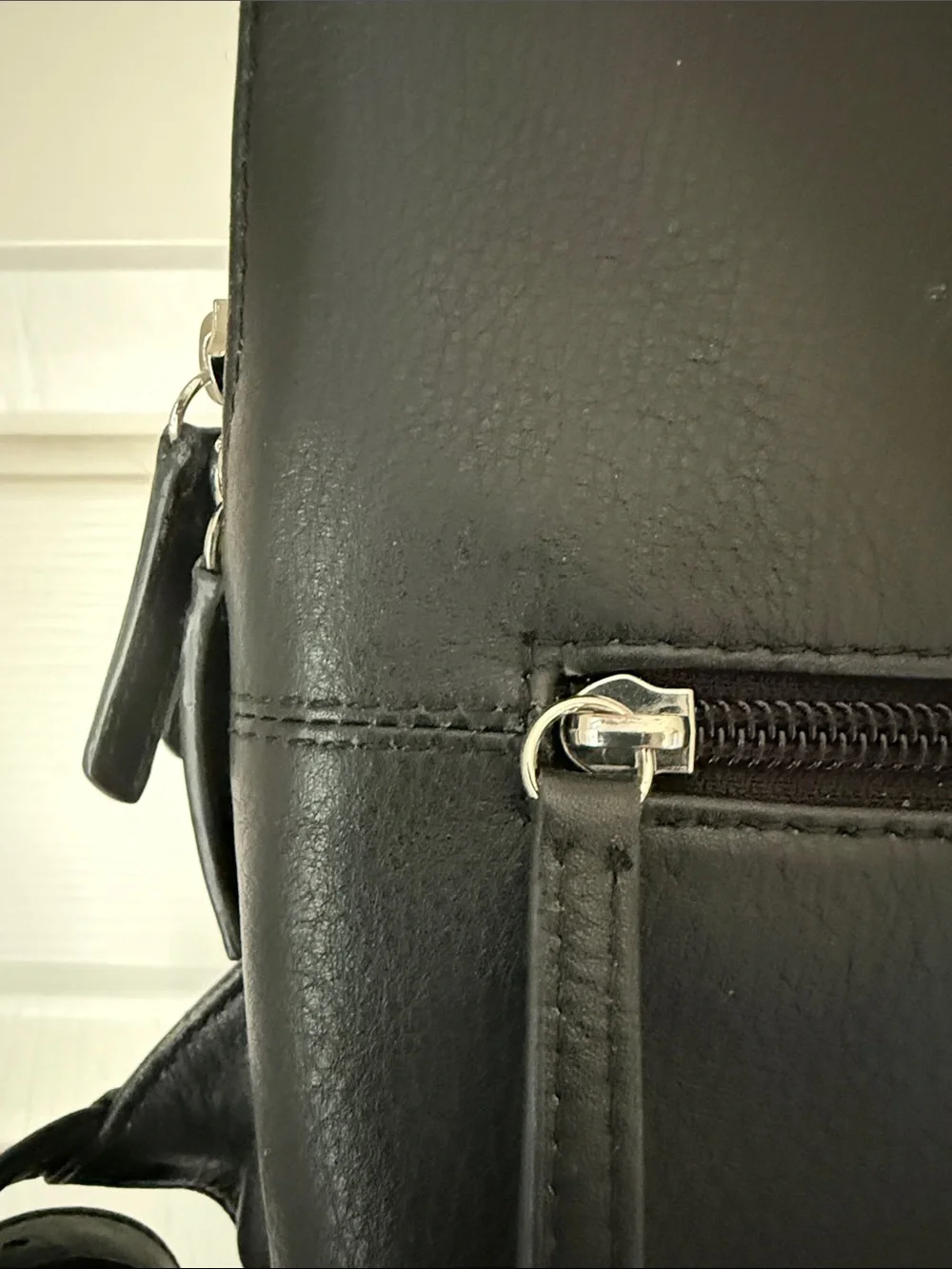 ILI BLACK LEATHER WOMEN’S BACKPACK